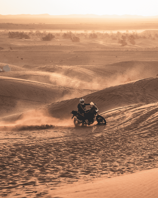 viajes en moto trail por el desierto